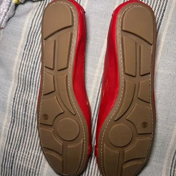 Liz Claiborne Red Leather Driver Flats Gold Logo Medallion Size 9M - Picture 4 of 6